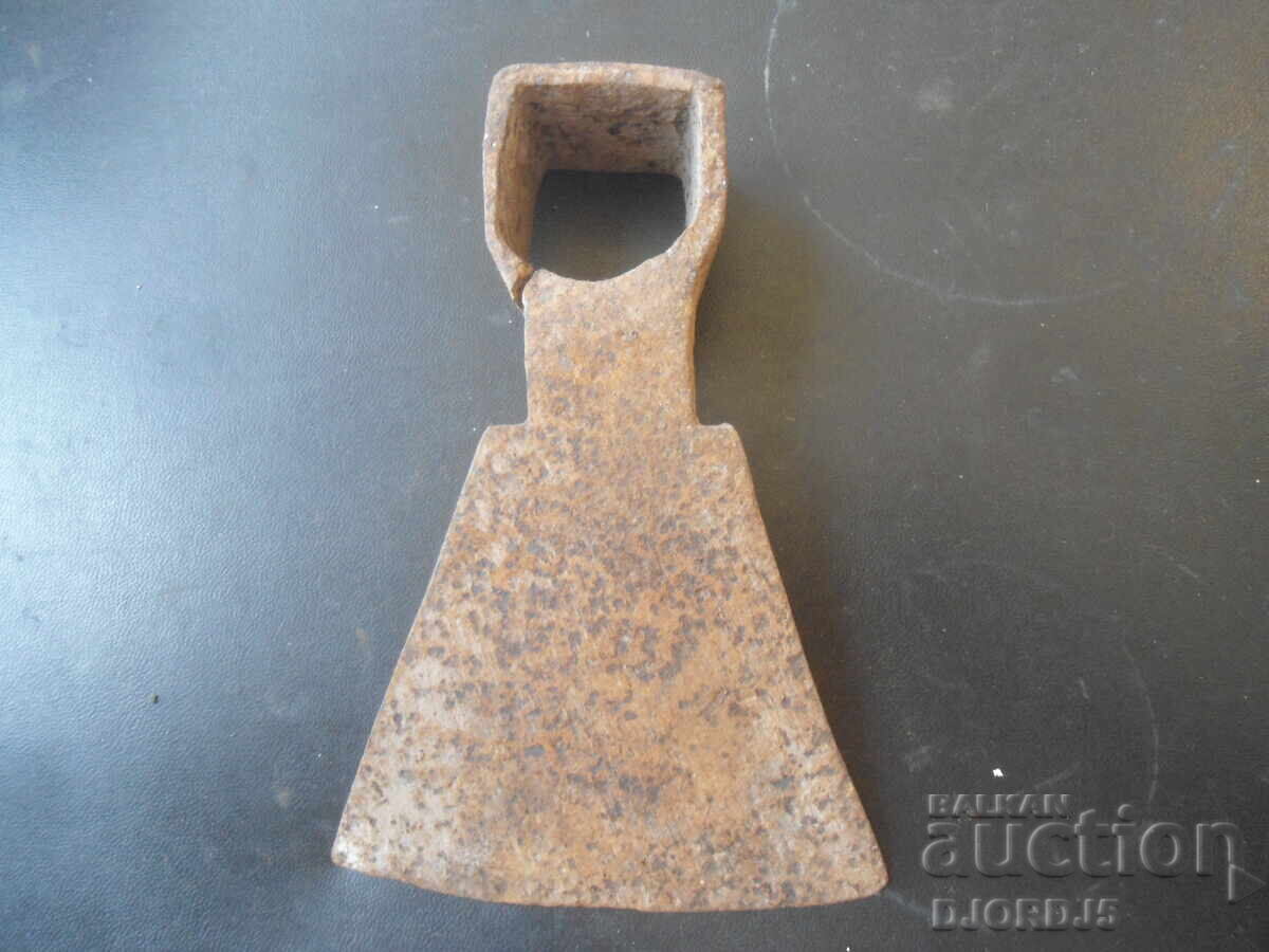 Livrarea Unealtă agricolă veche din fier forjat, gravată, decor interior Livrarea Unealtă agricolă veche din fier forjat, gravată, decor interior