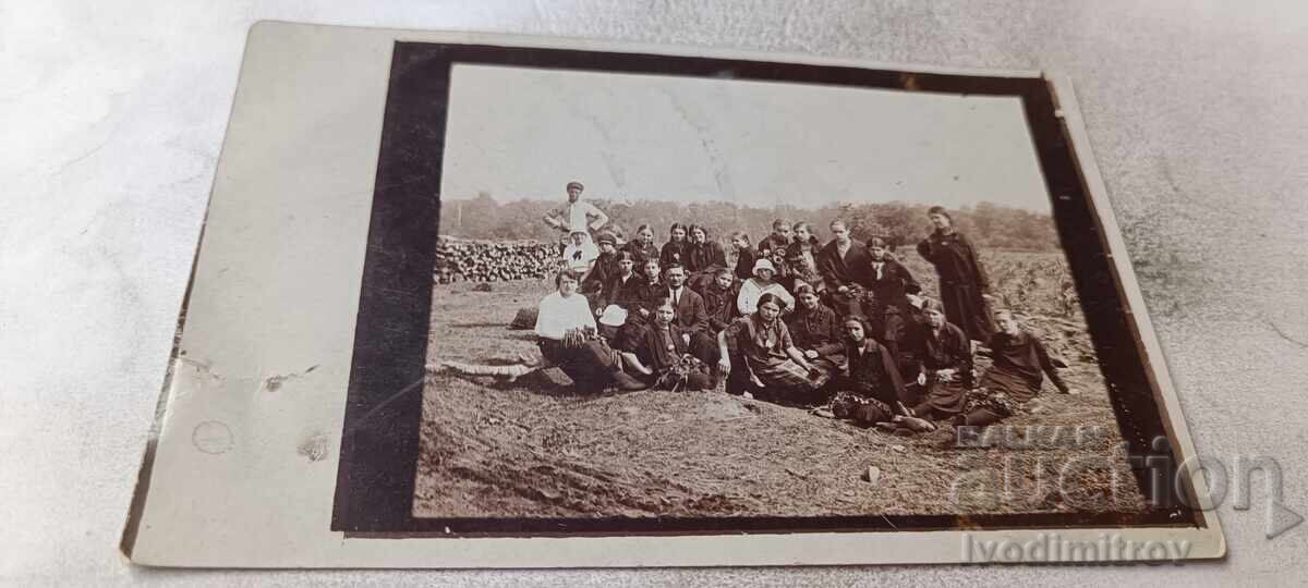 Fotografie Kamchia Elevi cu profesorul lor în Longoza 1926 Fotografie Kamchia Elevi cu profesorul lor în Longoza 1926