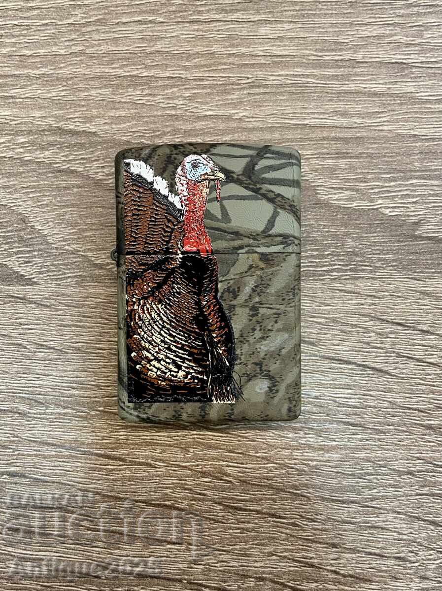 Brichetă originală Zippo Turkey Camouflage Design (curcan) Brichetă originală Zippo Turkey Camouflage Design (curcan)