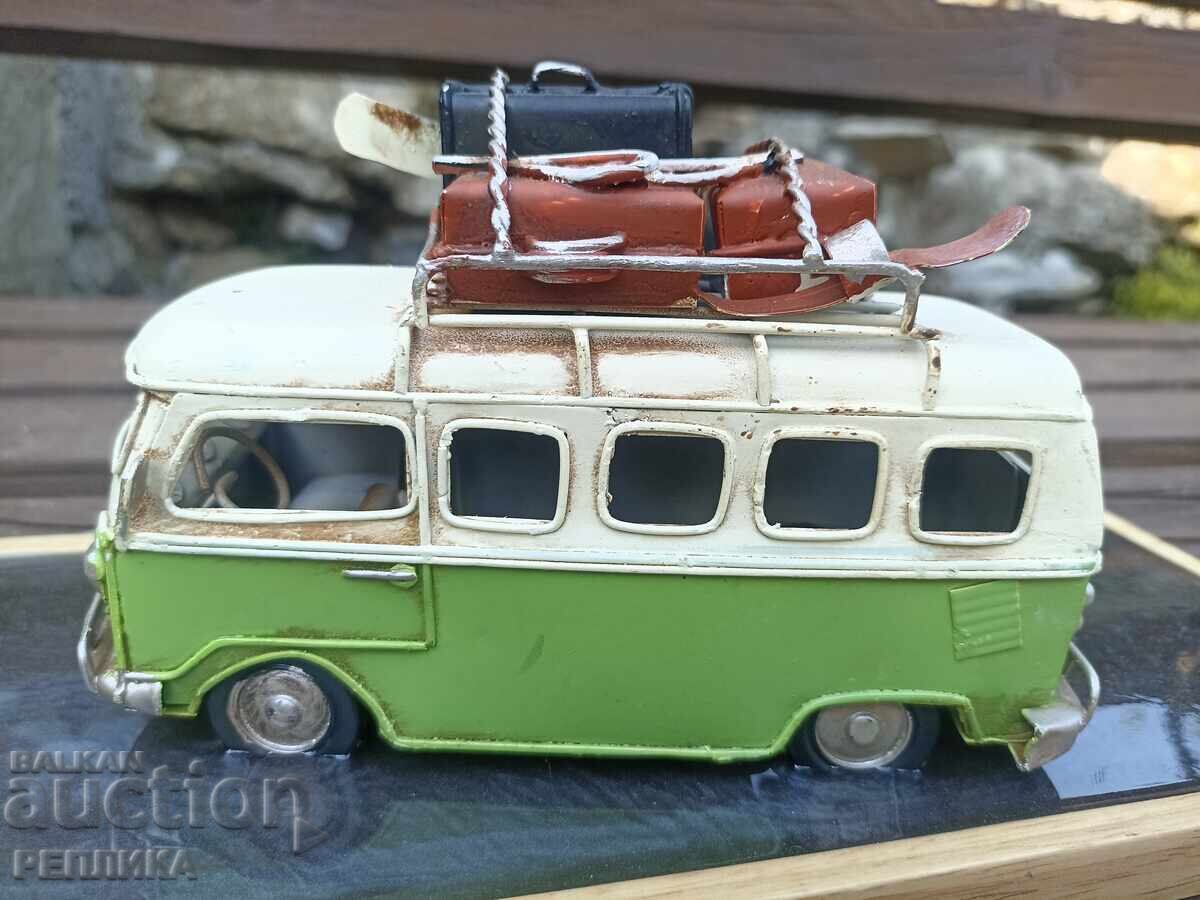 Auction  A collectible toy