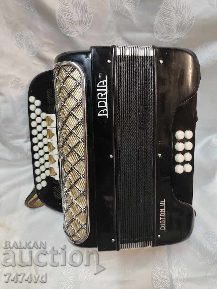 Acordeon cu butoane diatonic cu trei rânduri rar Adria Diaton 3 cu preț € 400.00 | 782.33 BGN