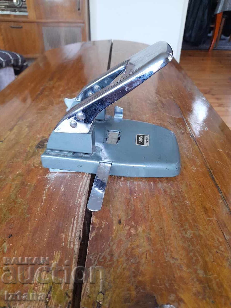 Livrarea Perforator vechi pentru hârtie Lion