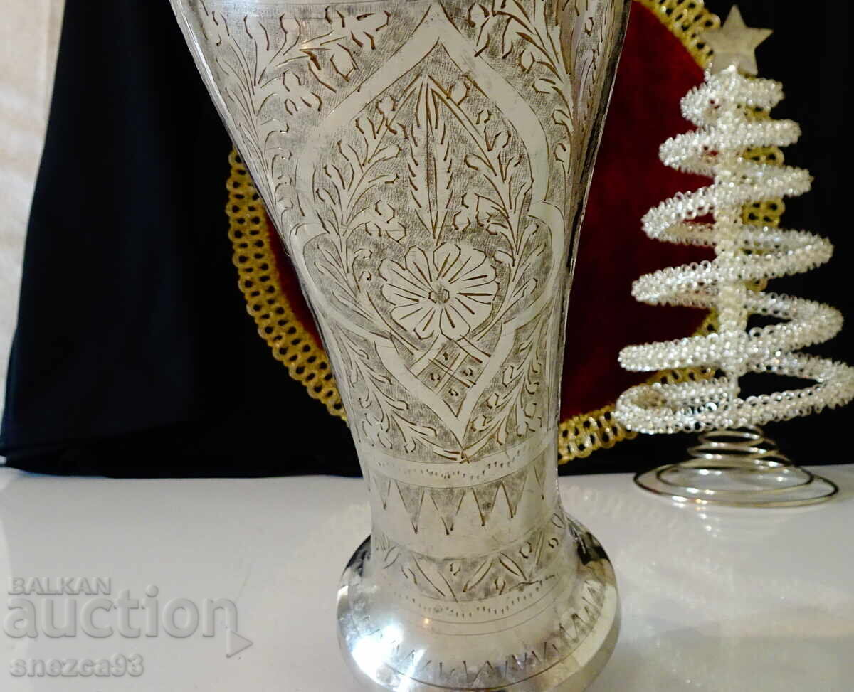 Livrarea Vază din bronz argintat, gravată, 31 cm, 620 g