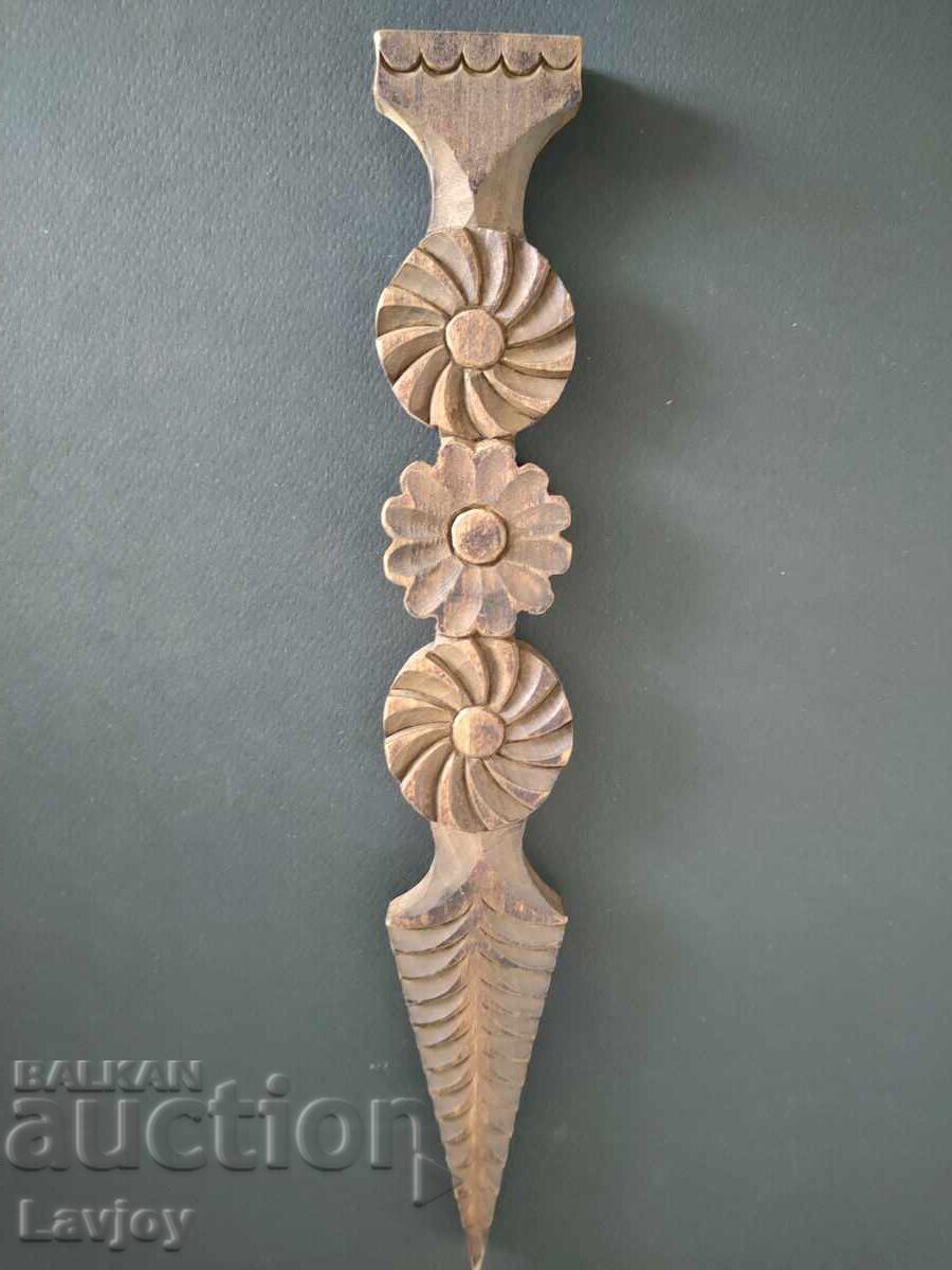 Decorațiune de perete sculptată în lemn (interior) - copie