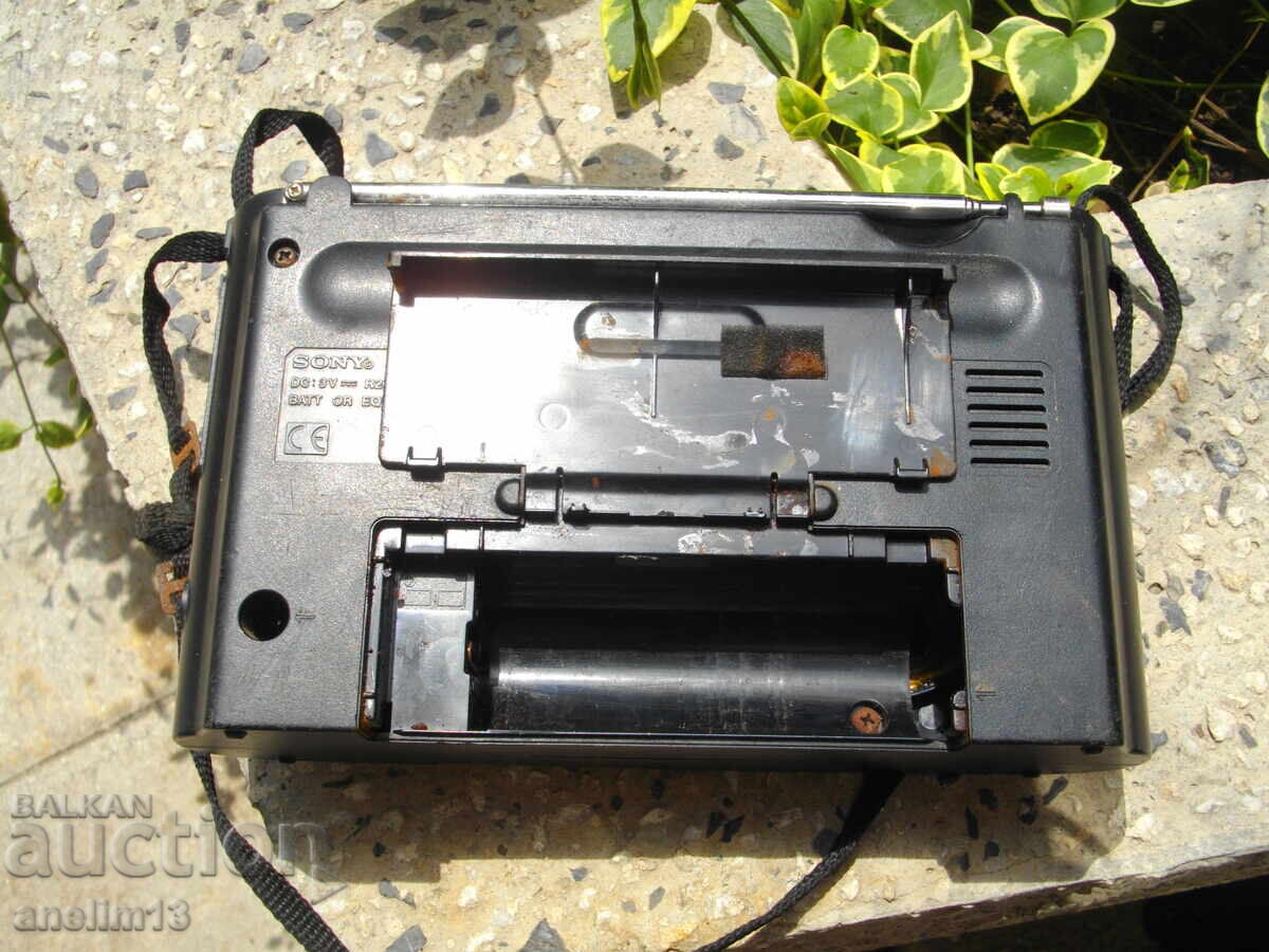 Auction  COLLECTIBLE SONY 3-BAND TRANSISTOR RADIO