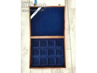 Box for 12 coins
