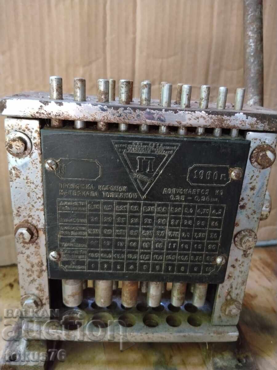 Presă rusească veche dispozitiv unealtă URSS cu preț € 99.00 | 193.63 BGN