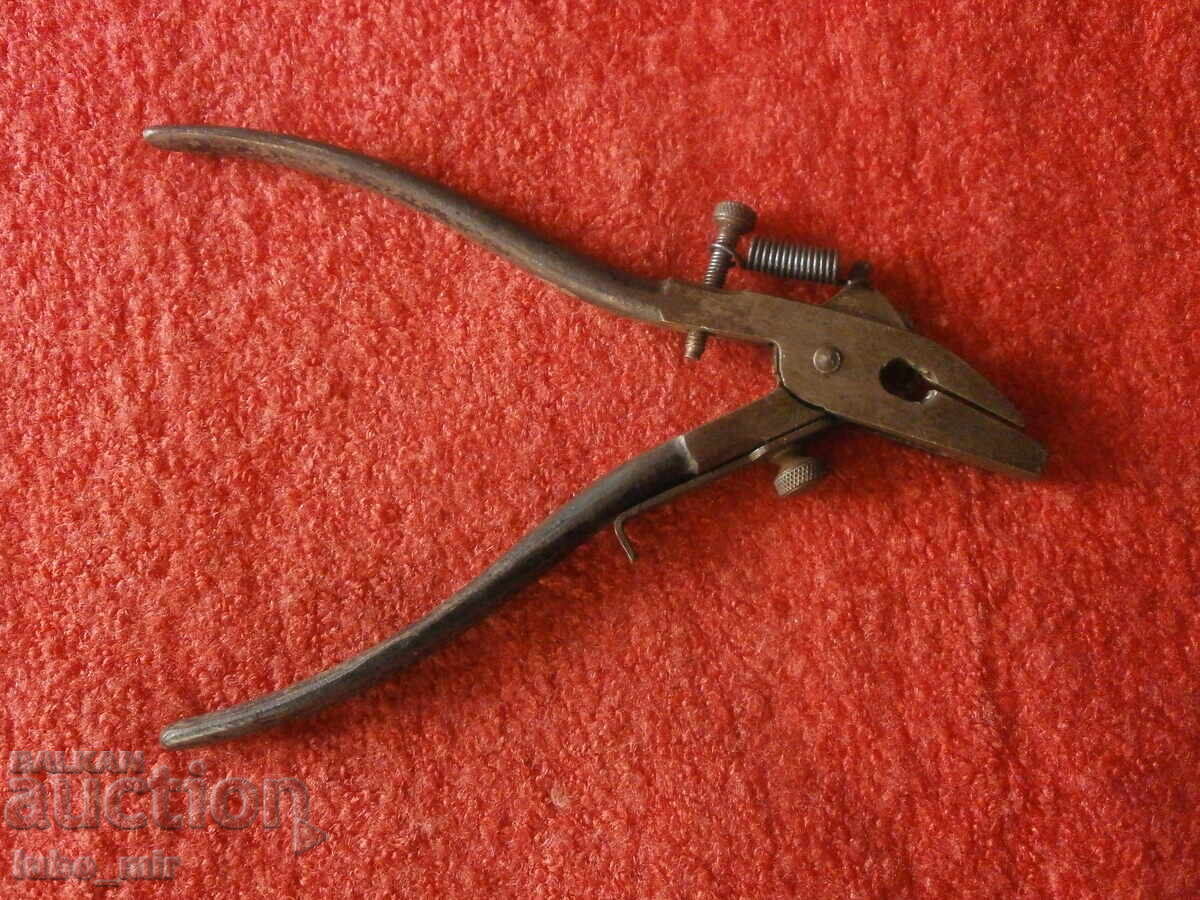 Delivery of ANTIQUE SAW SETTING TOOL FOR SAWS AND BUCKSAWS