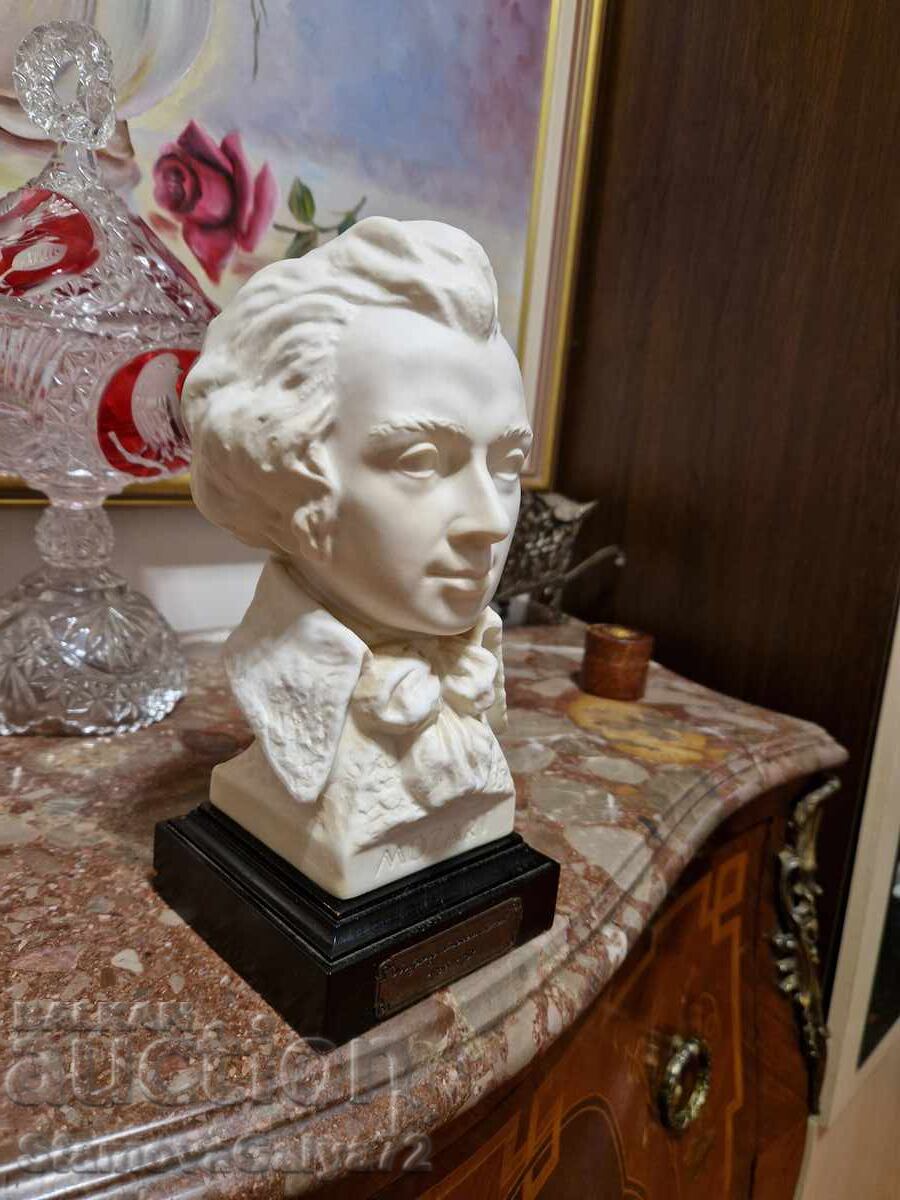 Licitație Unic bust antic din porțelan german al lui Mozart - Goebel Licitație Unic bust antic din porțelan german al lui Mozart - Goebel