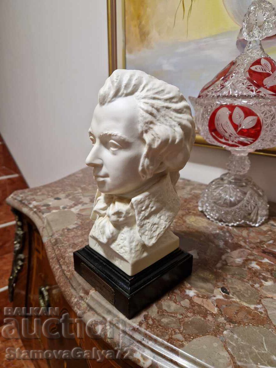 Livrarea Unic bust antic din porțelan german al lui Mozart - Goebel Livrarea Unic bust antic din porțelan german al lui Mozart - Goebel