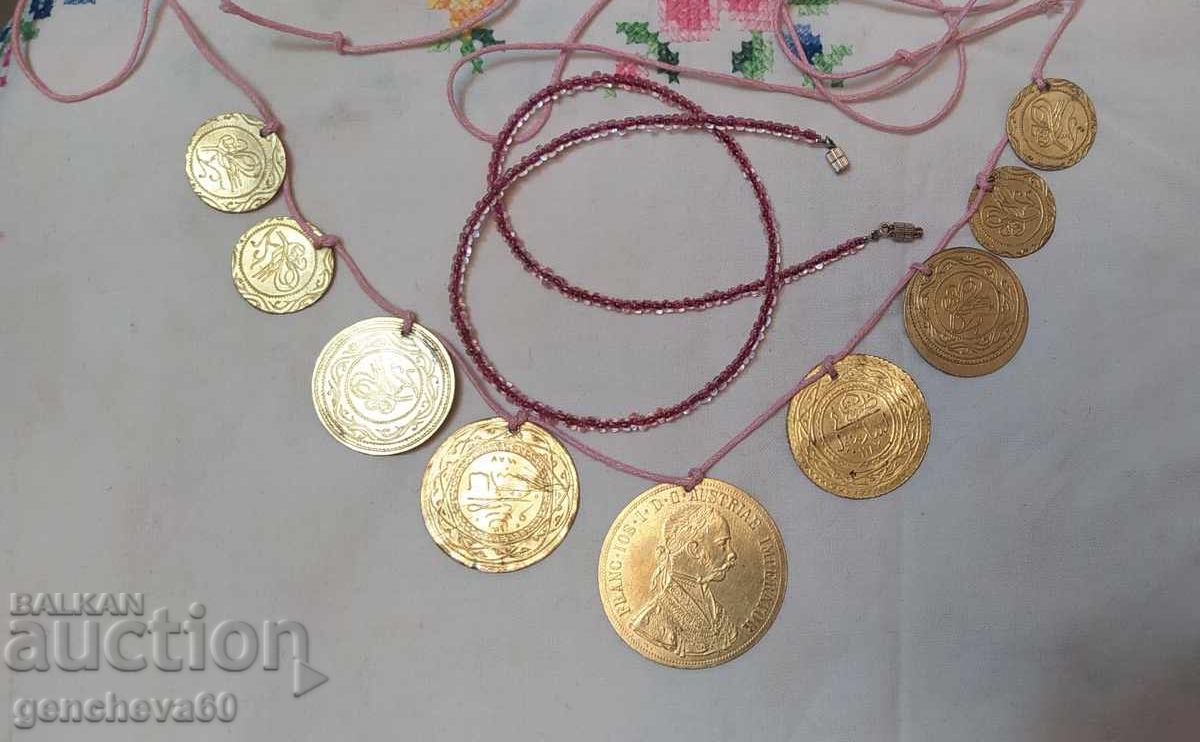 Colier cu pandantive și mărgele pentru costum popular cu preț € 21.00 | 41.07 BGN
