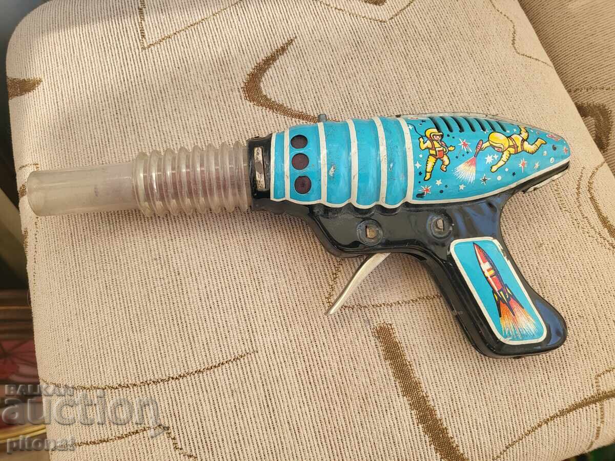 Jucărie de tablă Soca cu preț € 25.00 | 48.90 BGN