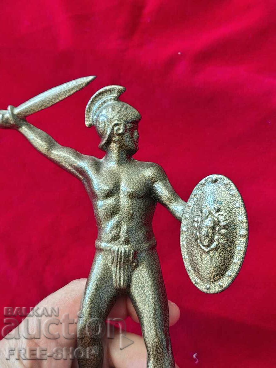 Statuetă metalică cu preț € 9.99 | 19.54 BGN