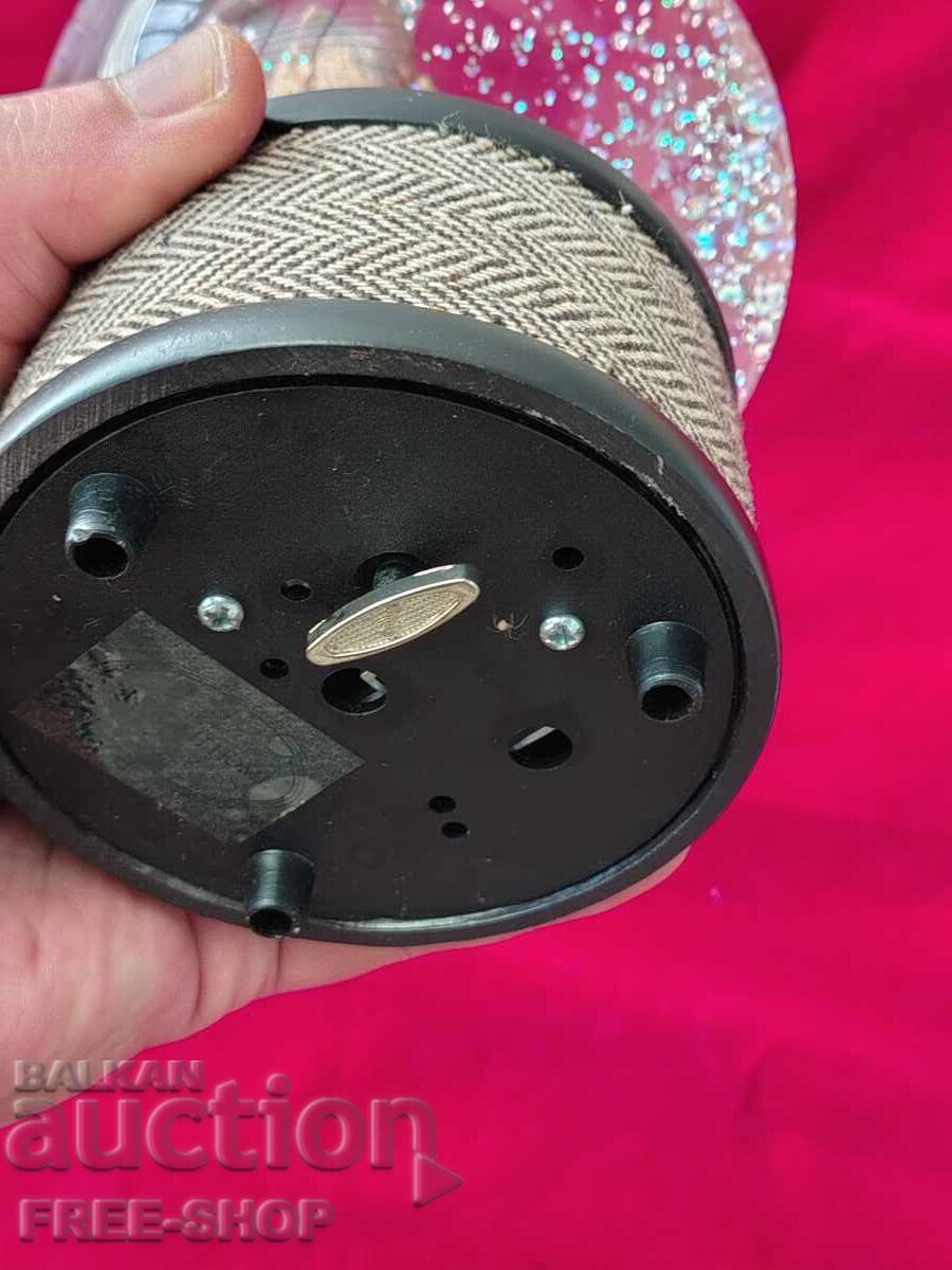 Livrarea Cutie muzicală sferă din sticlă