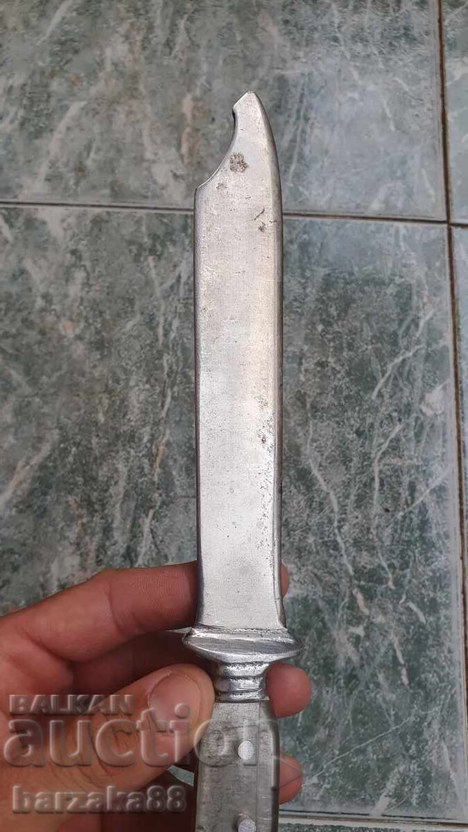 Cuțit vechi cu cap de cal cu preț € 30.00 | 58.68 BGN Cuțit vechi cu cap de cal cu preț € 30.00 | 58.68 BGN