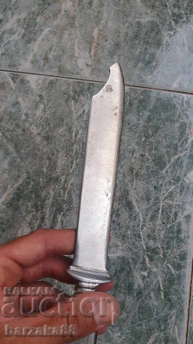 Licitație Cuțit vechi cu cap de cal Licitație Cuțit vechi cu cap de cal