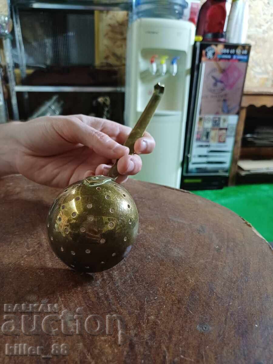 Polonic cu sită din bronz vintage cu preț € 15.00 | 29.34 BGN