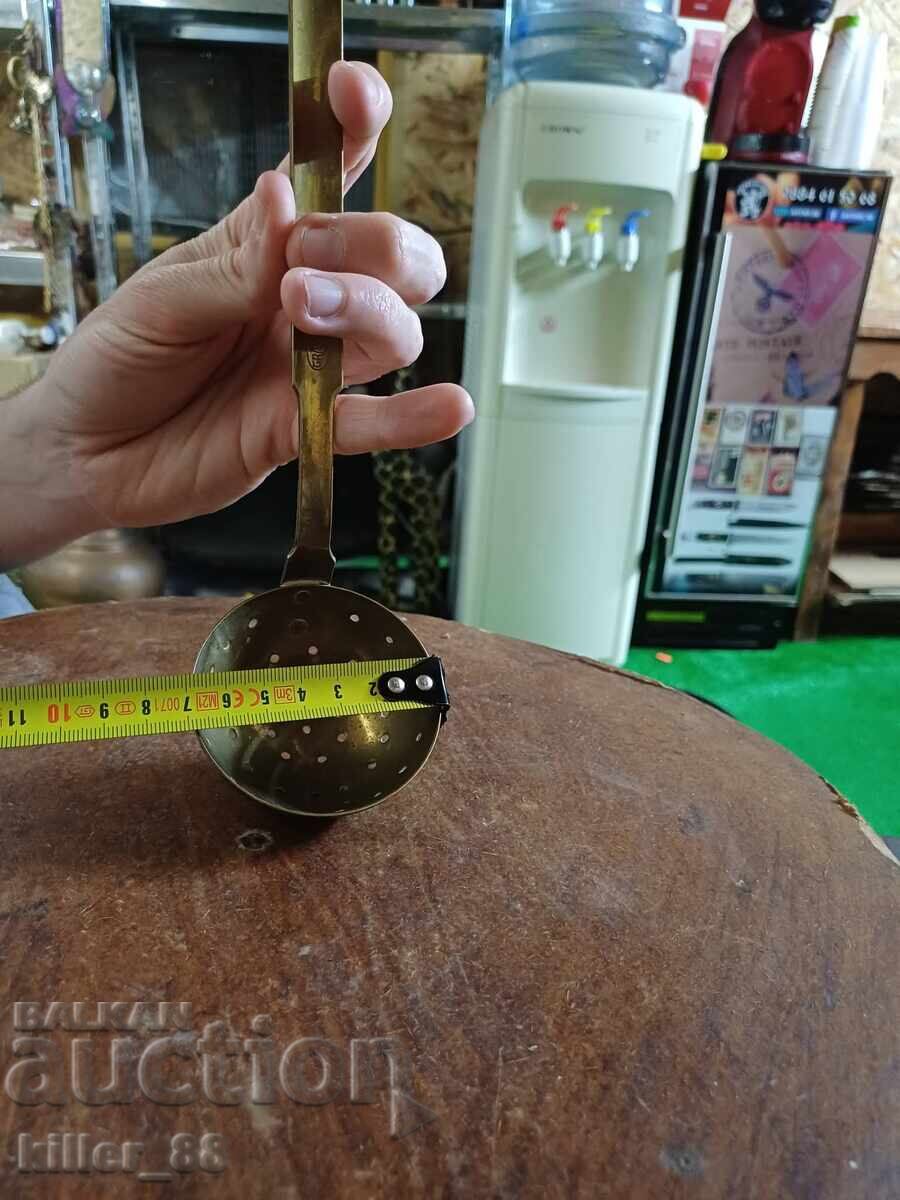 Livrarea Polonic cu sită din bronz vintage