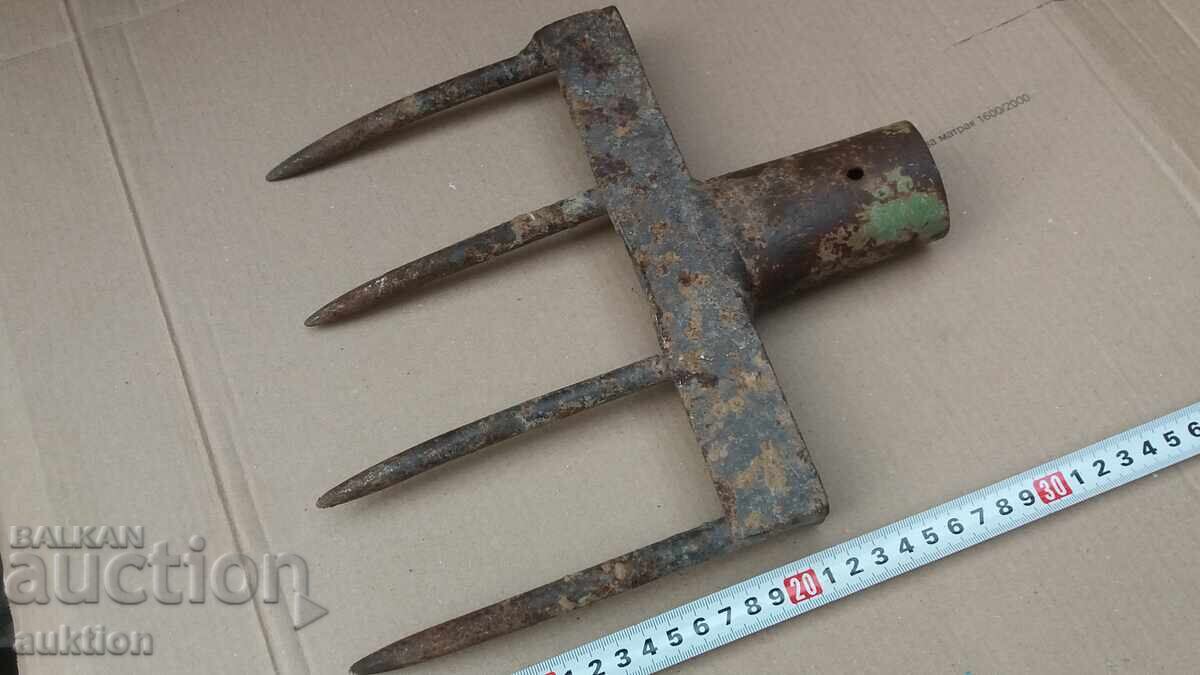 Аукцион МАСИВНА ВИЛА ЗА ОБРЪЩАНЕ НА ДВОР Аукцион МАСИВНА ВИЛА ЗА ОБРЪЩАНЕ НА ДВОР