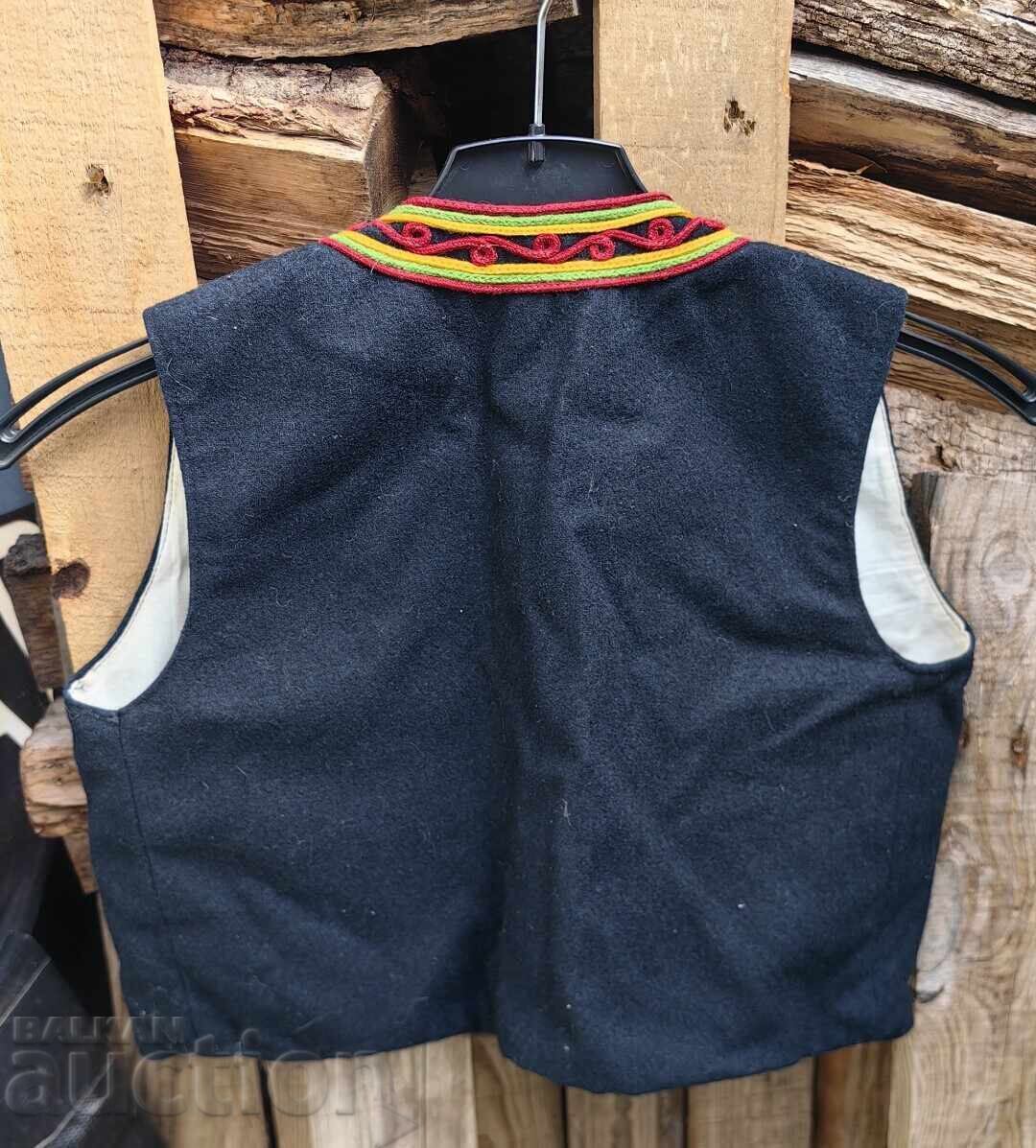 Livrarea VESTĂ MICĂ, VESTĂ BUNĂ, FĂRĂ GĂURI, COSTUM POPULAR, GAITANE, ȘNURURI Livrarea VESTĂ MICĂ, VESTĂ BUNĂ, FĂRĂ GĂURI, COSTUM POPULAR, GAITANE, ȘNURURI