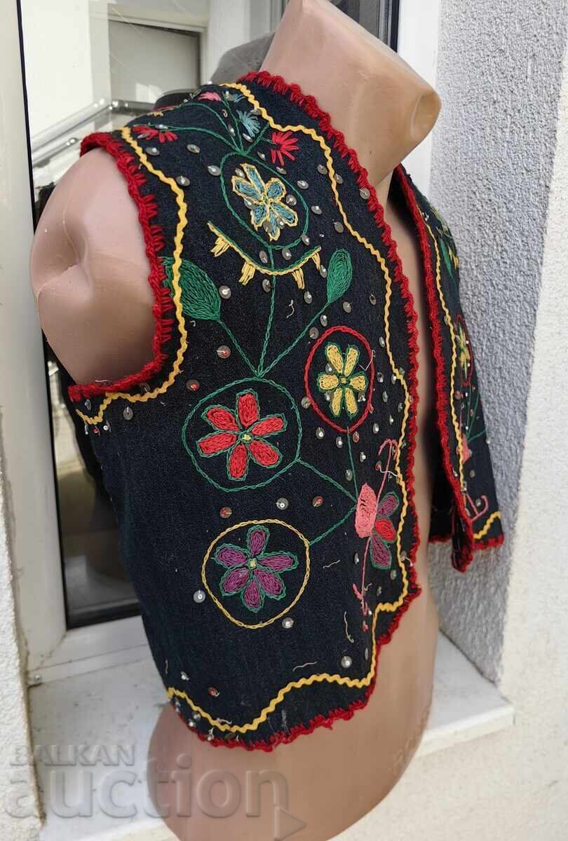 ELEK ELECHE SĂNĂTOS FĂRĂ GĂURI PORT COSTUM BRODAT - 5 ELEK ELECHE SĂNĂTOS FĂRĂ GĂURI PORT COSTUM BRODAT - 5