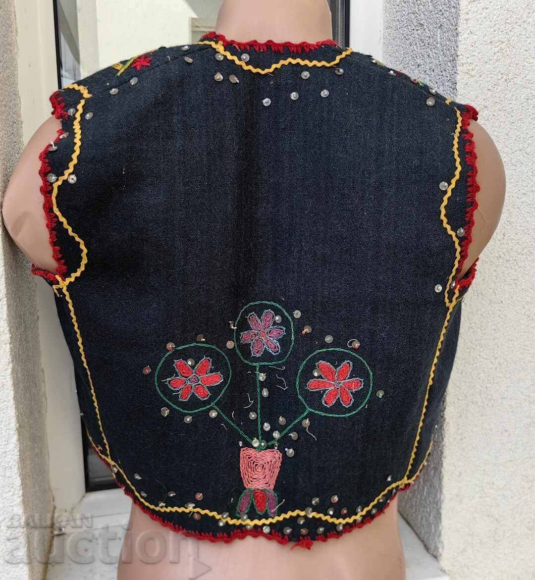 ELEK ELECHE SĂNĂTOS FĂRĂ GĂURI PORT COSTUM BRODAT - 6 ELEK ELECHE SĂNĂTOS FĂRĂ GĂURI PORT COSTUM BRODAT - 6