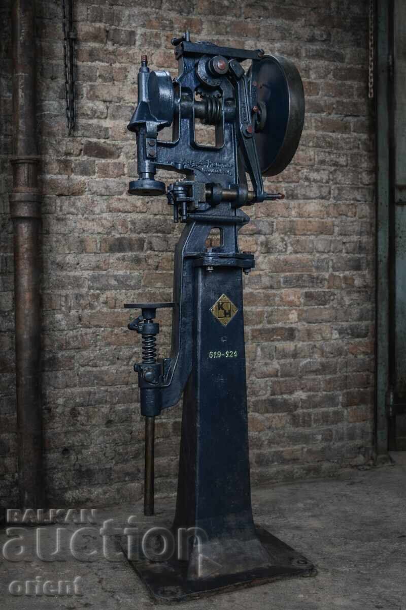 Secolul al XIX-lea, mașină industrială de colecție KARGES HAMMER Secolul al XIX-lea, mașină industrială de colecție KARGES HAMMER