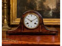 Mantle clock