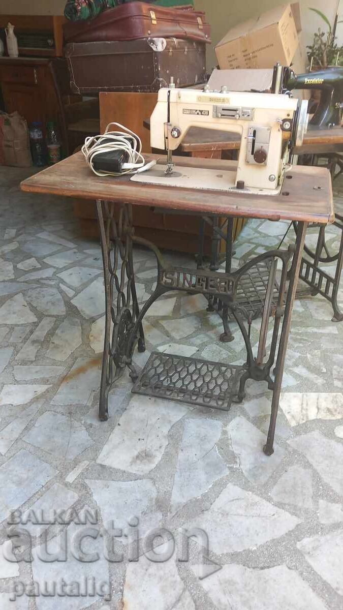 Mașină de cusut Singer