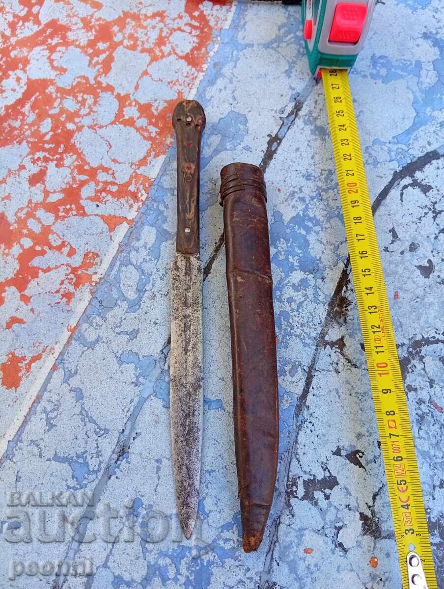 Foarte vechi pumnal haiducesc, de burlac, de Gabrovo cu preț € 78.00 | 152.56 BGN