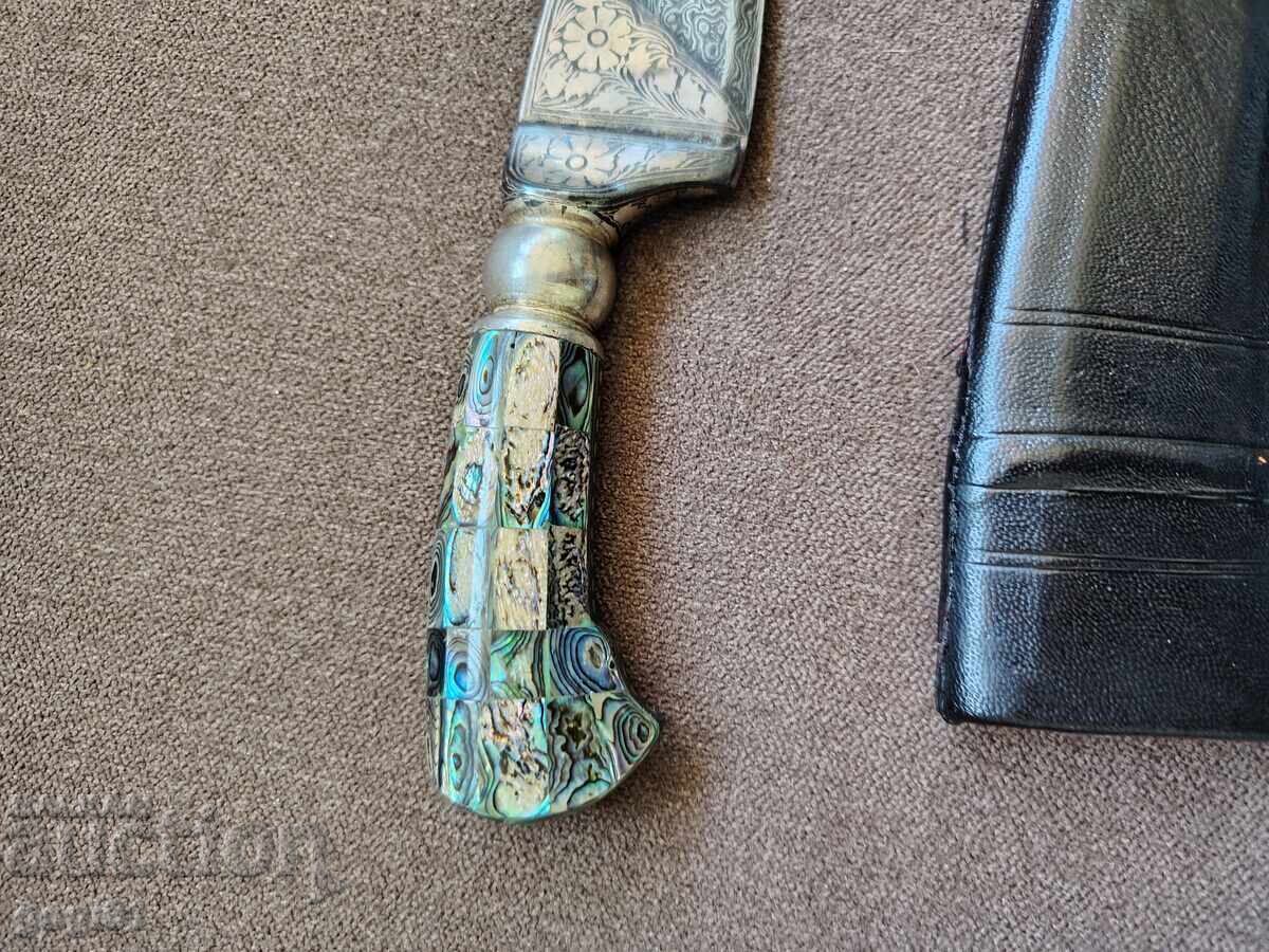 Mughal kard with a mother-of-pearl handle with price € 500.00 | 977.92 BGN