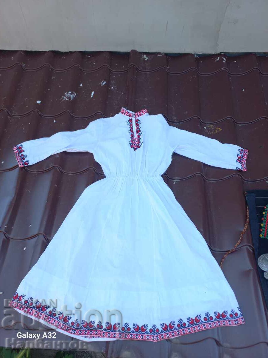 IE FEMEIE COSTUM POPULAR IE FEMEIE COSTUM POPULAR