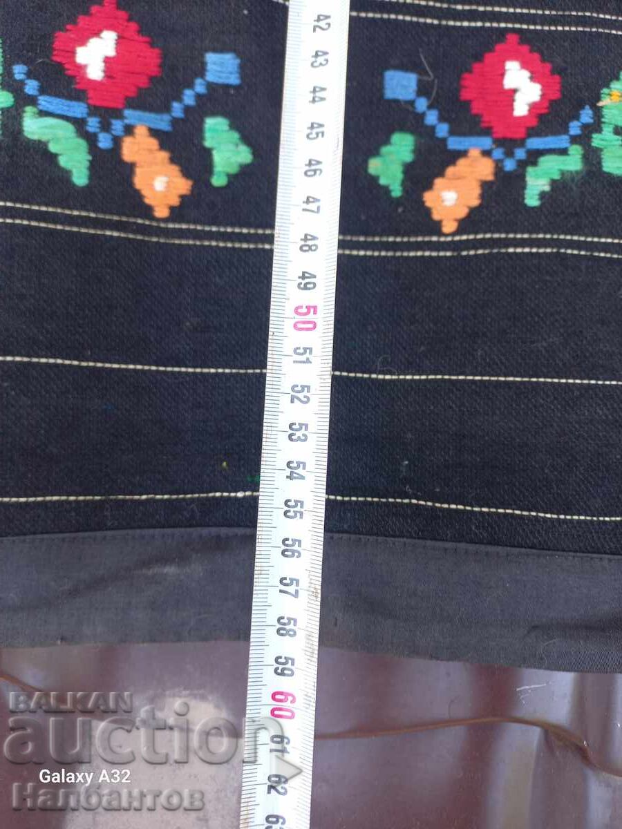 purtați un șorț vechi cu preț € 30.00 | 58.68 BGN