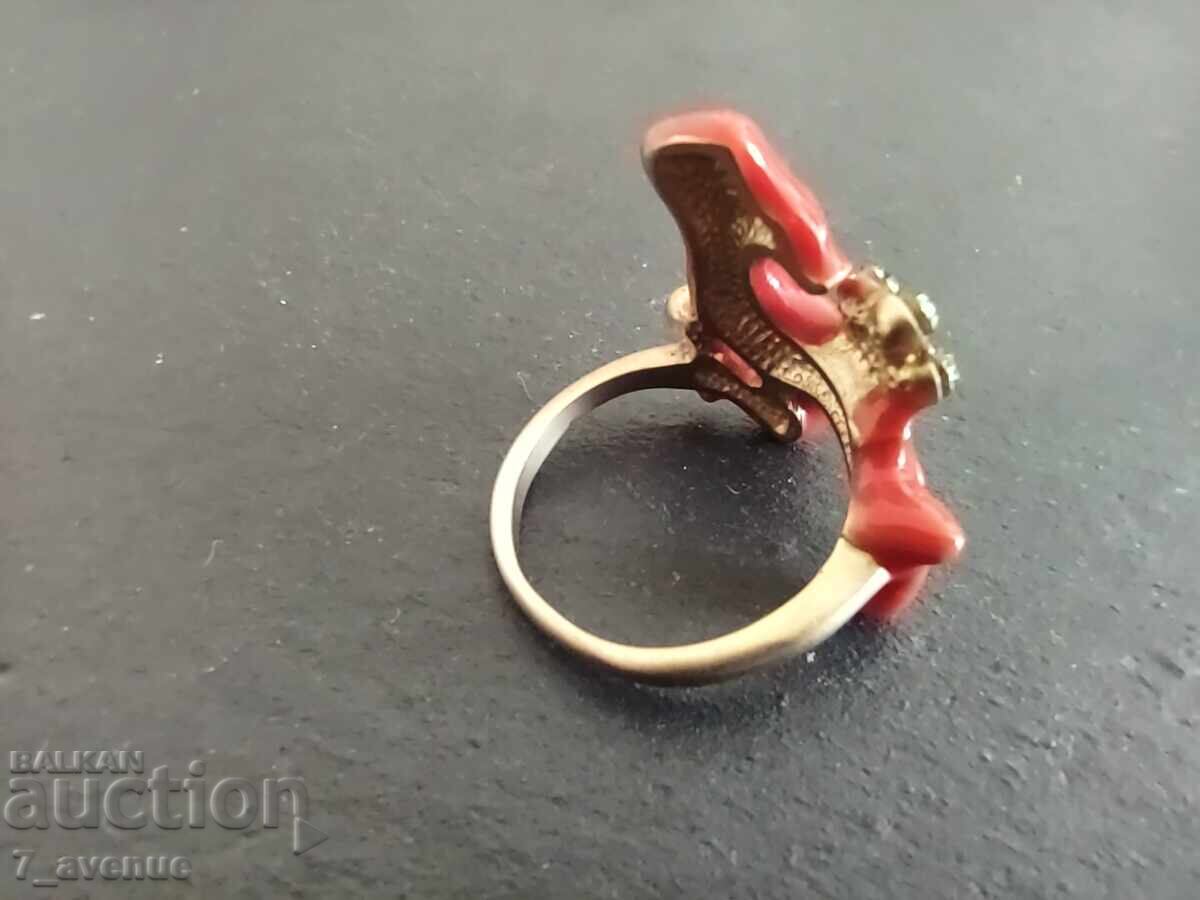 Inel cu email și pietricele, design original, mărimea 17 cu preț € 99.00 | 193.63 BGN
