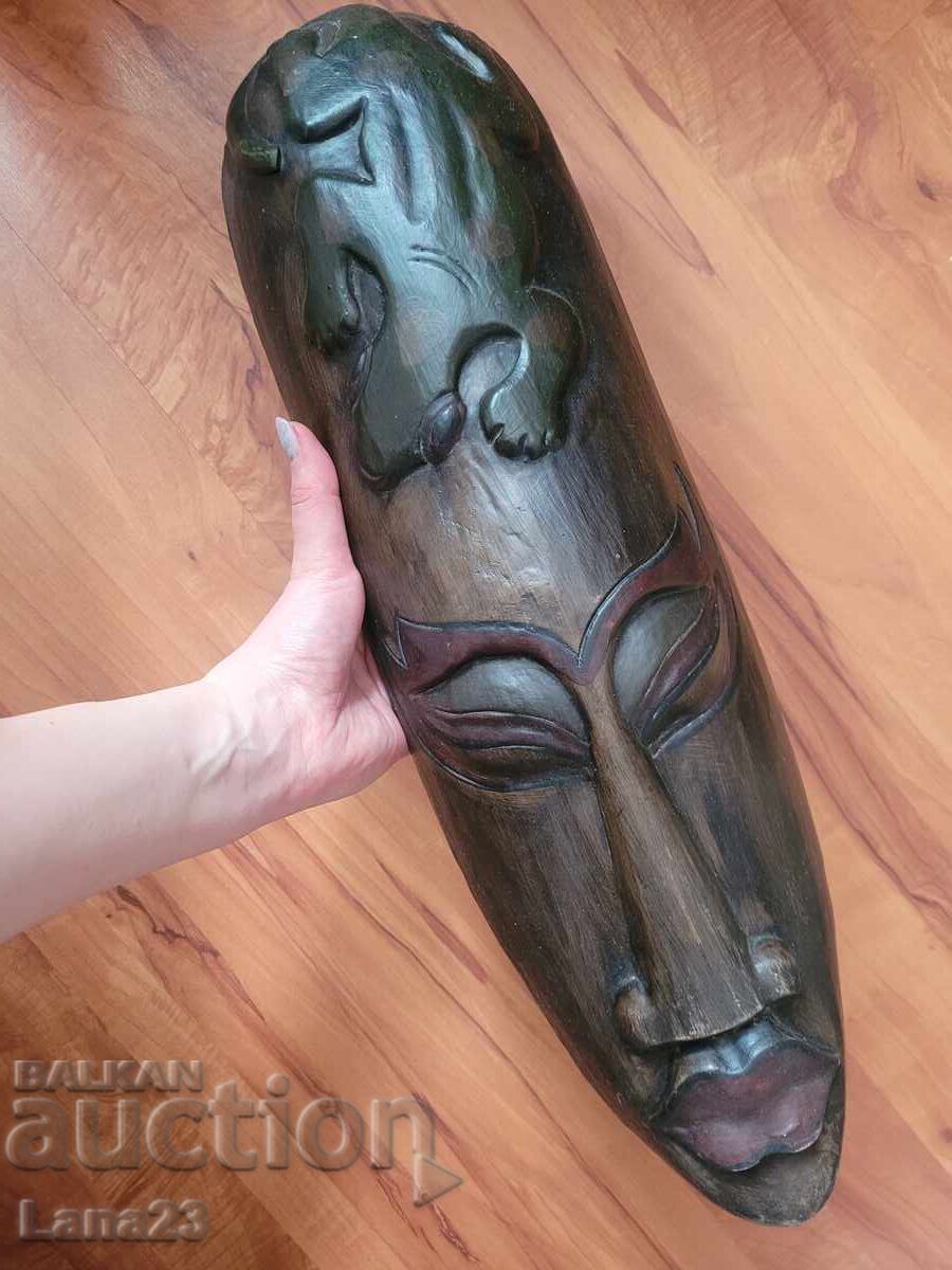Masca de lemn africană