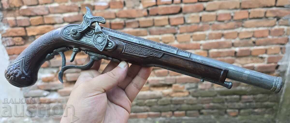 Livrarea Pistol vechi cu capse Livrarea Pistol vechi cu capse