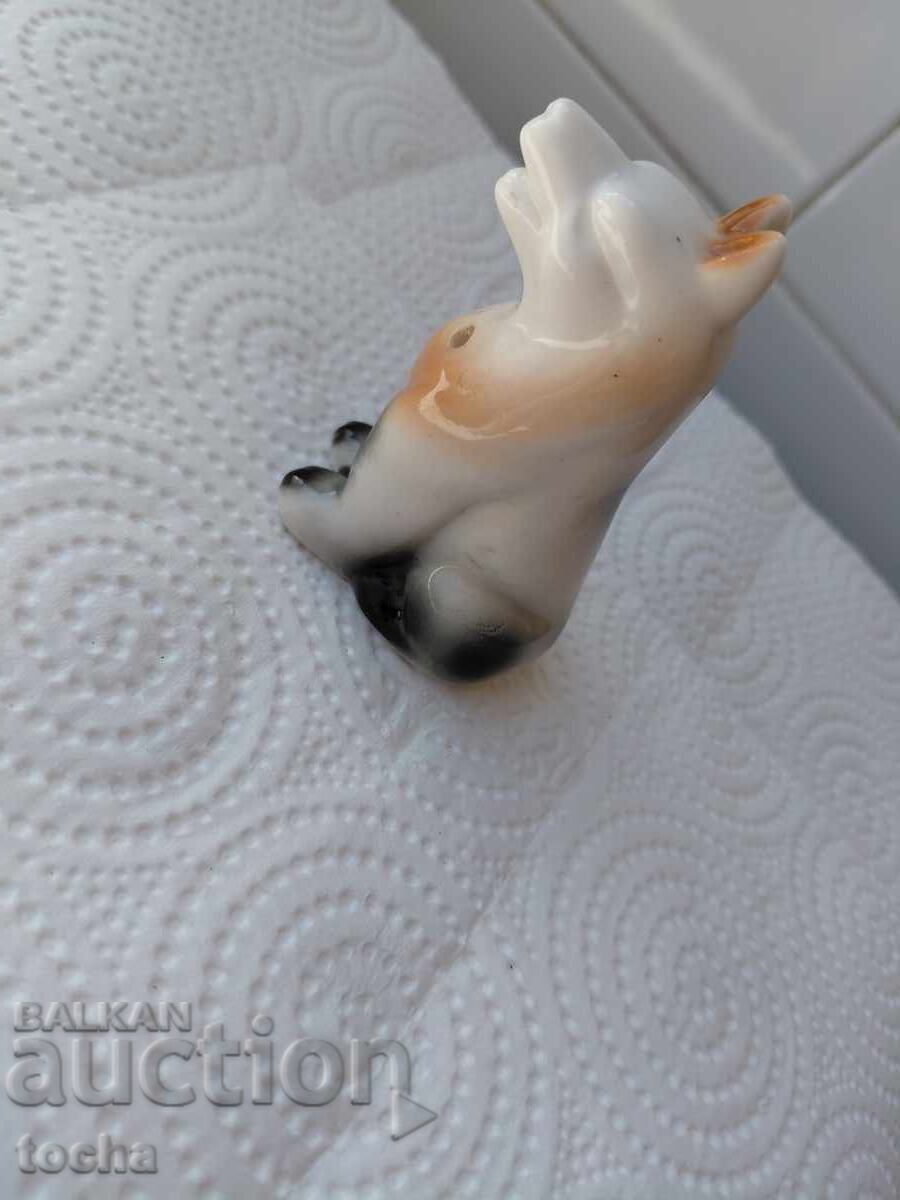 Figurină din porțelan "Câine", solniță cu preț € 9.87 | 19.30 BGN