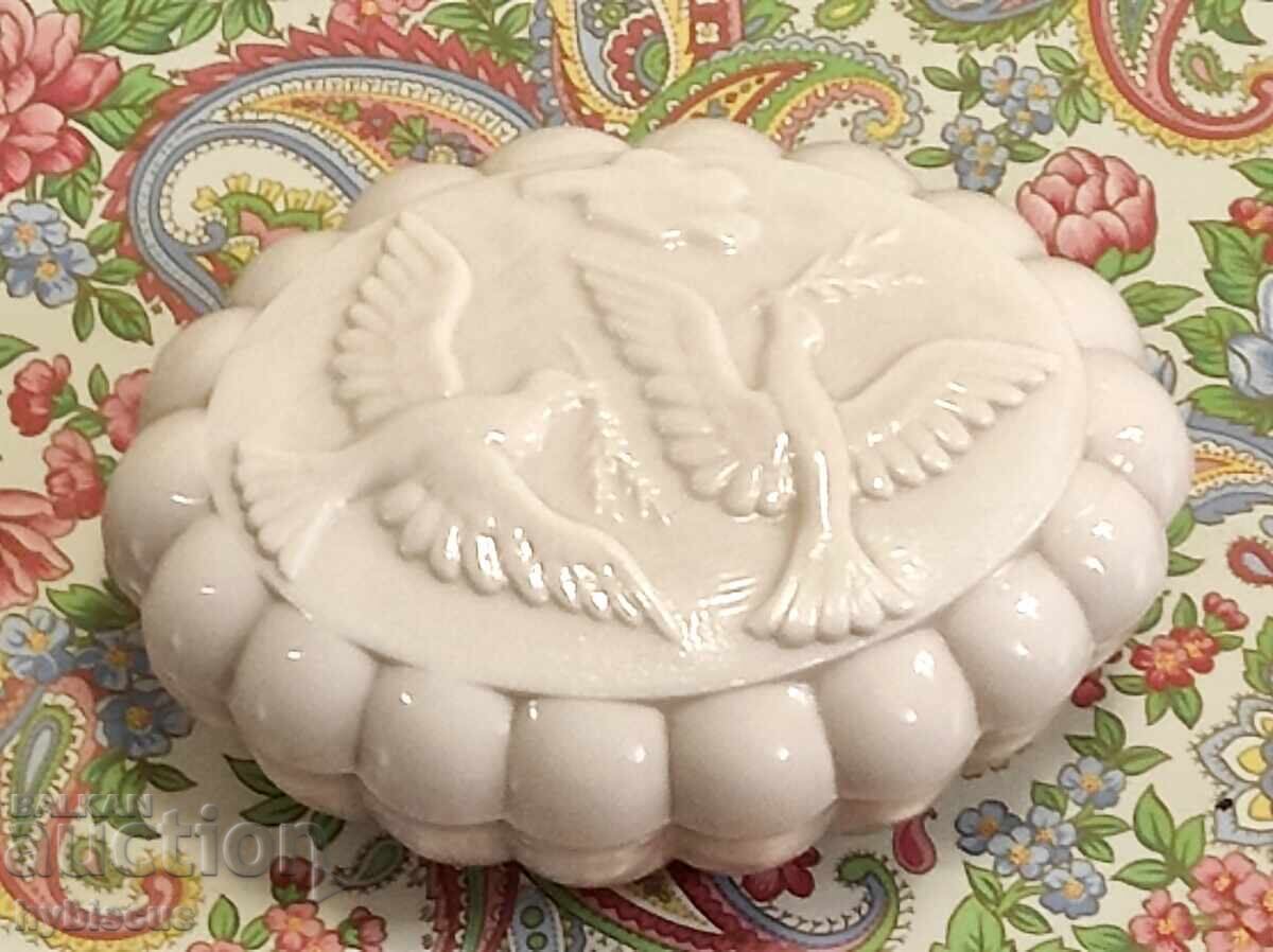 Cutie pentru bijuterii din sticlă presată, art deco Cutie pentru bijuterii din sticlă presată, art deco