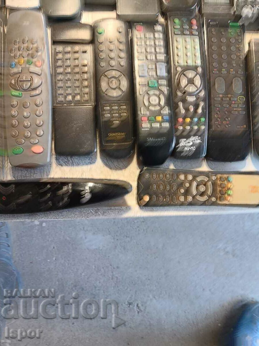 Livrarea O mulțime mare de telecomenzi