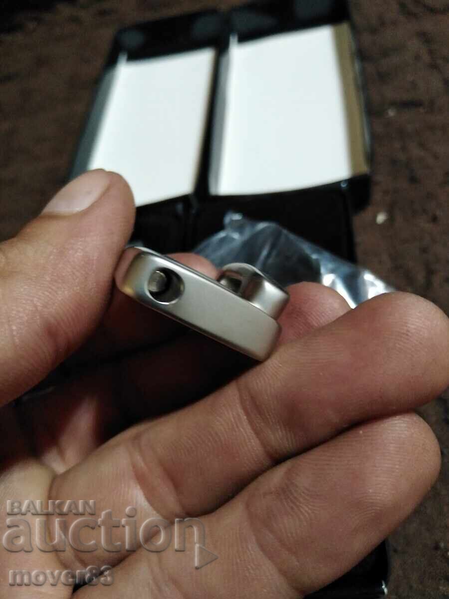 Licitație Brelocuri "BTK". Noi. Set