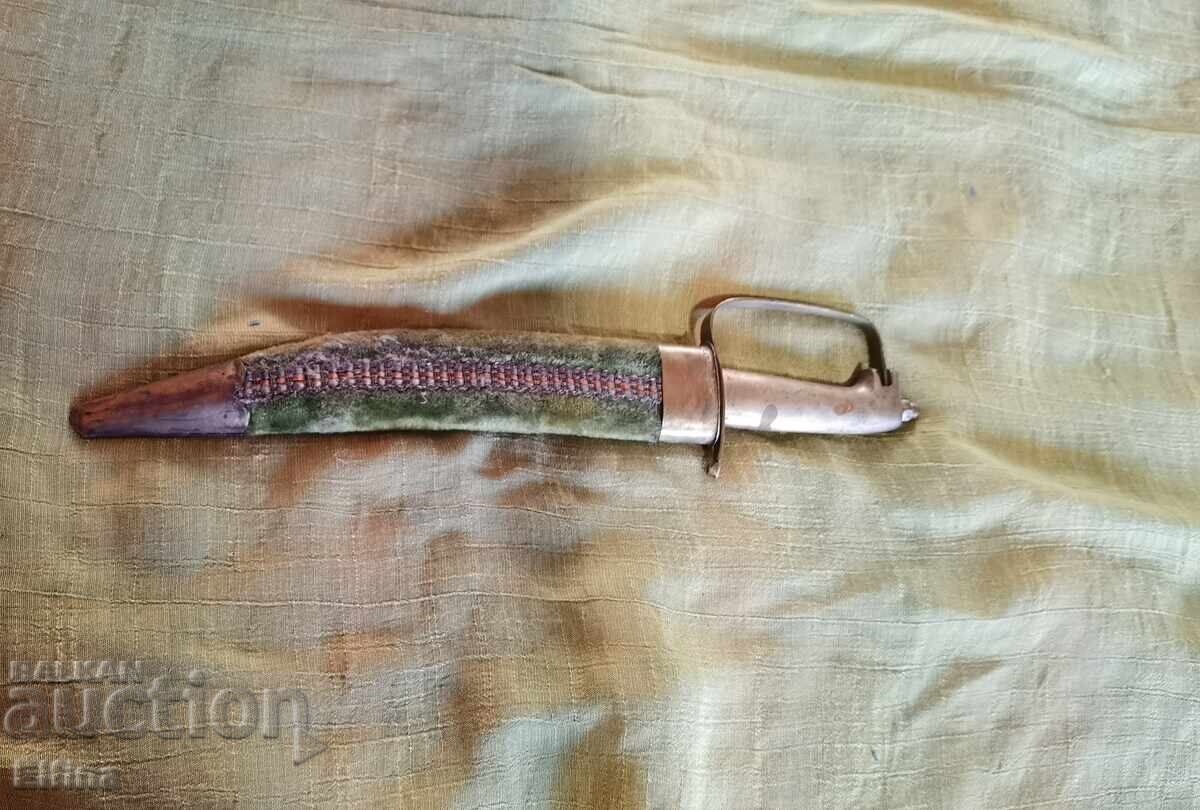 Livrarea Vând cuțit decorativ retro autentic cu husă de catifea Livrarea Vând cuțit decorativ retro autentic cu husă de catifea