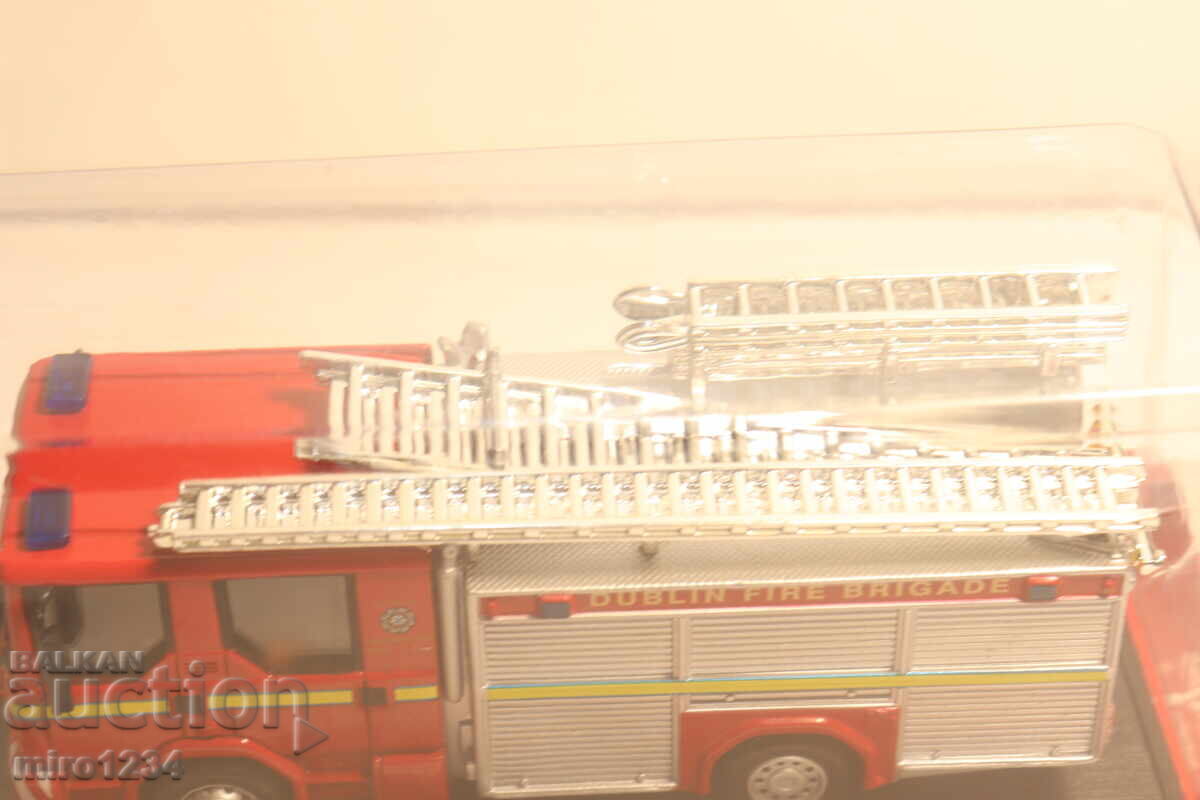 Licitație MODEL MAȘINUȚĂ CAMION DE POMPIERI 1/57
