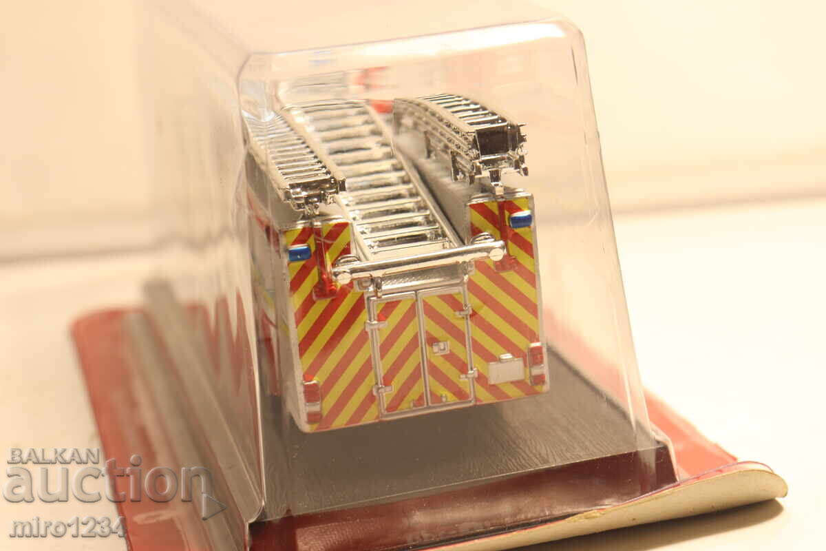 MODEL MAȘINUȚĂ CAMION DE POMPIERI 1/57 - 6