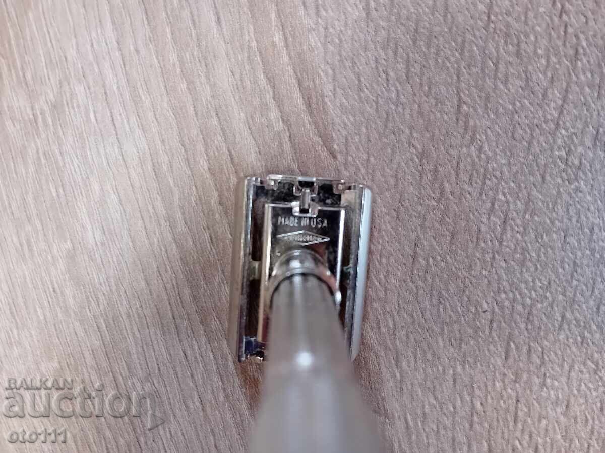 Livrarea APARAT DE RAS VECHI, APARAT DE RAS - GILLETTE - 1,9 Livrarea APARAT DE RAS VECHI, APARAT DE RAS - GILLETTE - 1,9