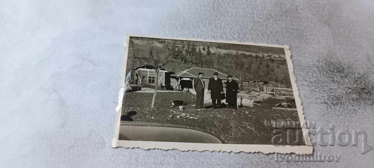 Fotografie Șipkovo, zona Troian Trei bărbați 1939