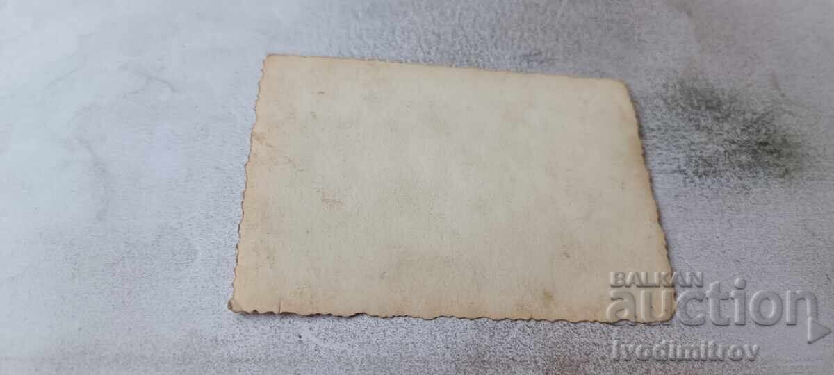 Fotografie soldați în pantaloni scurți făcând o piramidă cu preț € 1.34 | 2.62 BGN Fotografie soldați în pantaloni scurți făcând o piramidă cu preț € 1.34 | 2.62 BGN