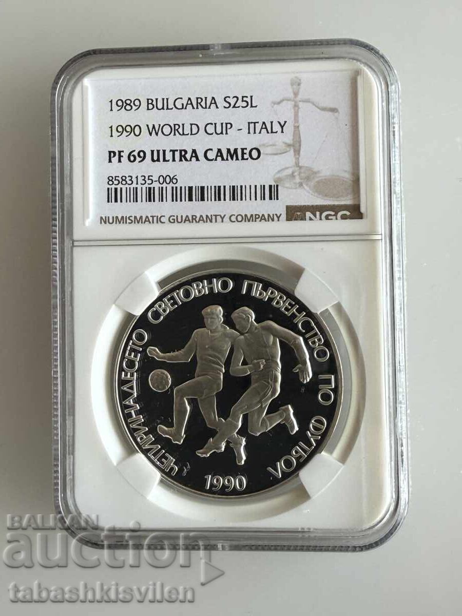 25 Leva 1989 Football NGC PF 69