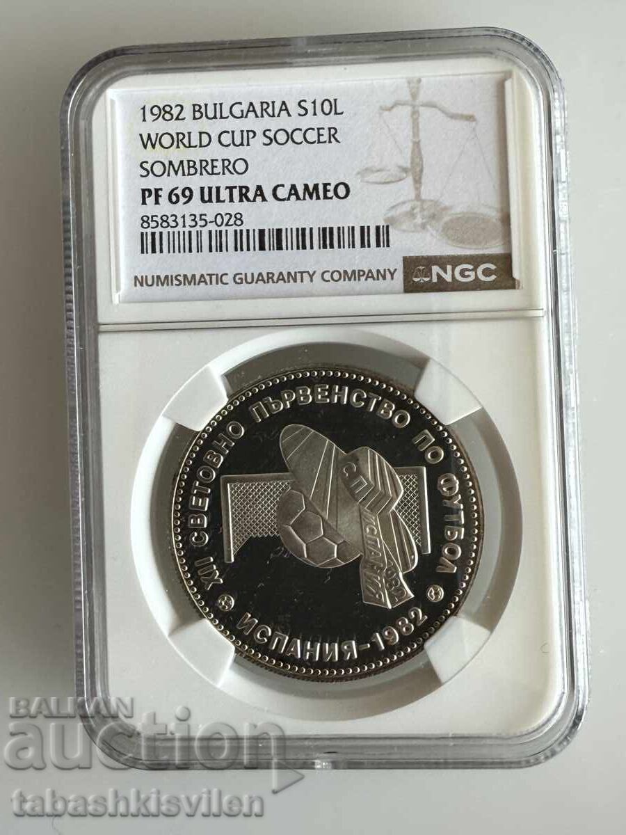 10 leva 1982 Sombrero NGC PF 69