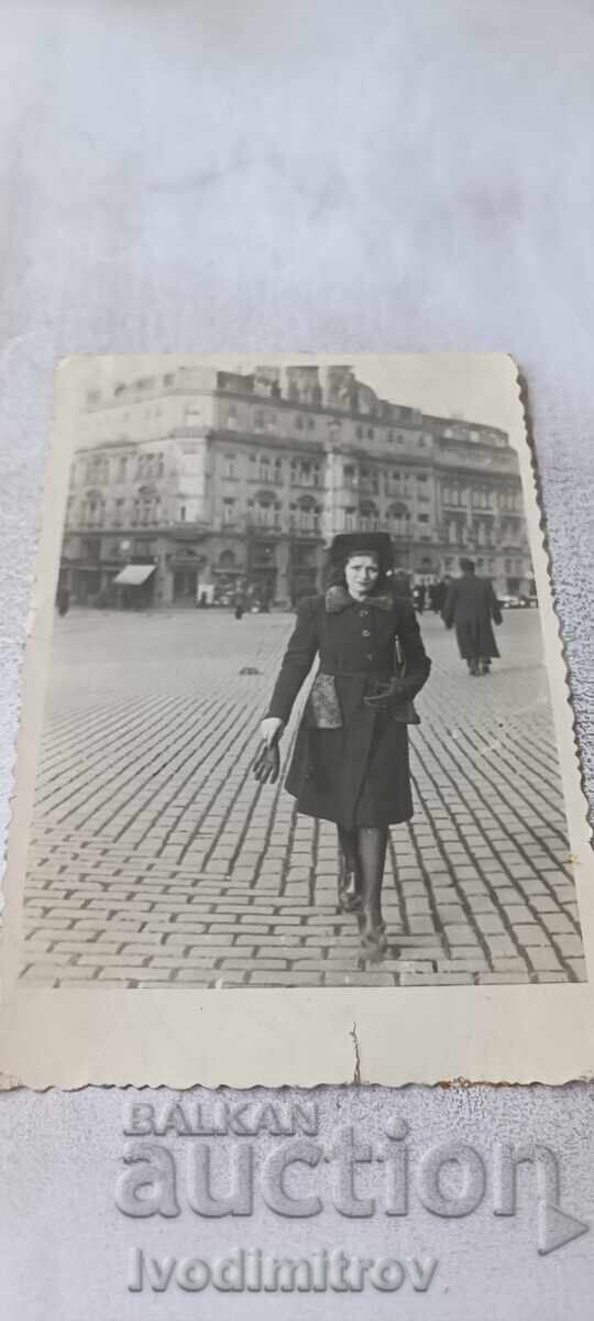 Photo Sofia Young woman on a walk