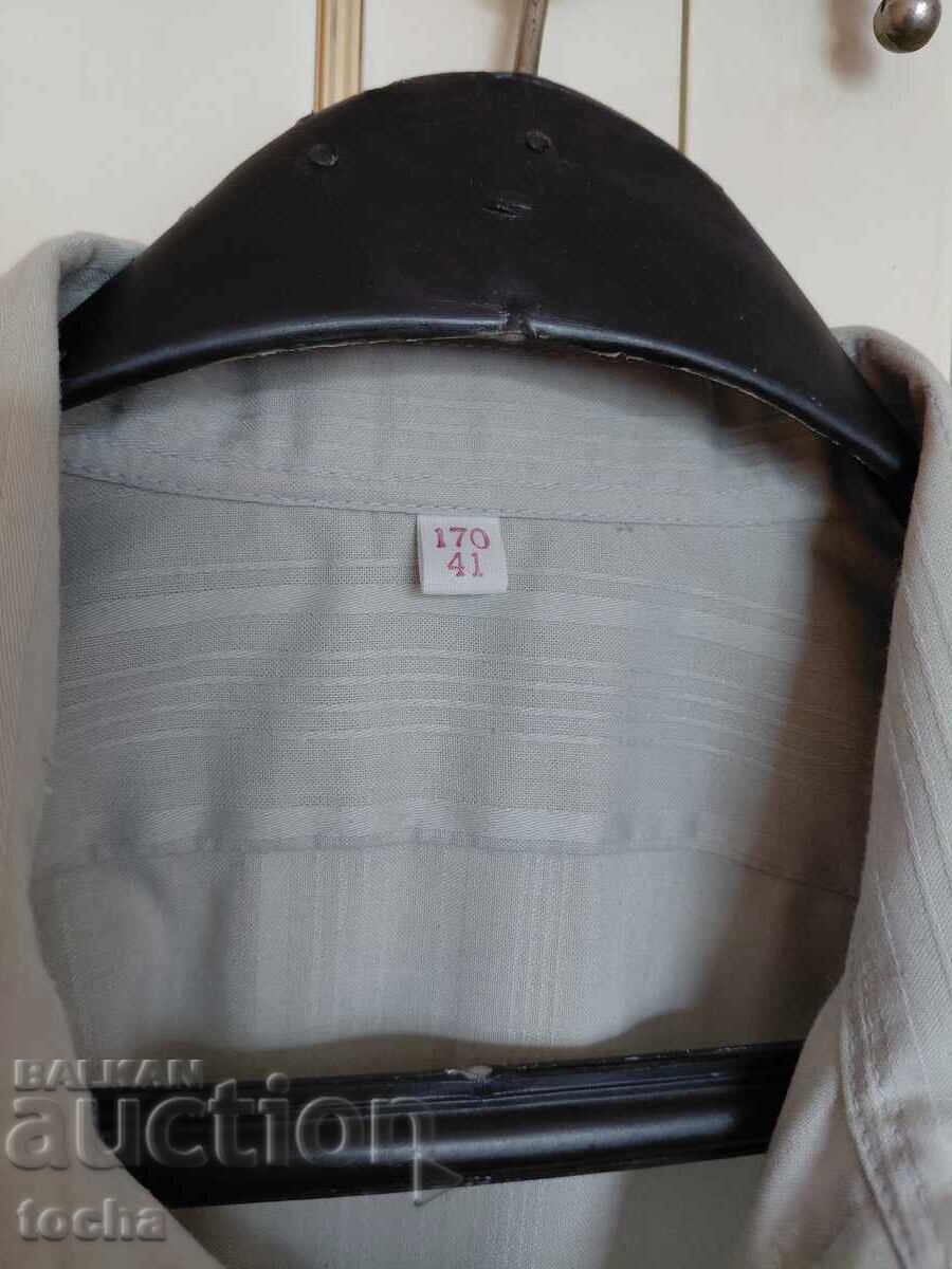 Cămașă bărbătească, mărimea 4, superbă, stil socialist bulgăresc cu preț € 0.01 | 0.02 BGN